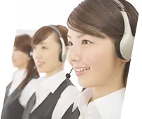 ヘルプデスクで電話受付をする様子